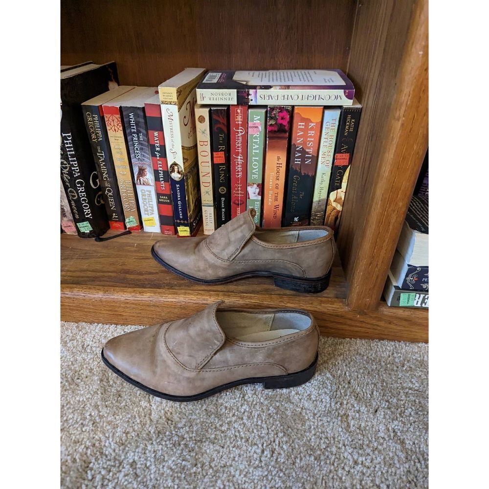 Free people Brady slip on taupe leather pointed toe loafer euc sz 7